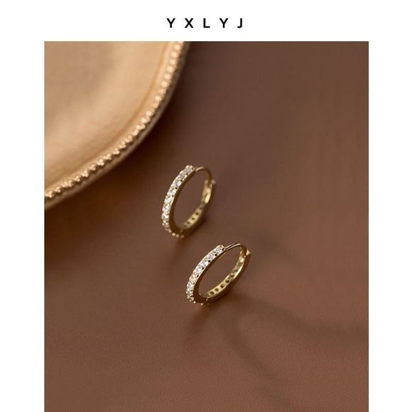 9mm Gold huggie hoop earrings - Picture 3 of 6